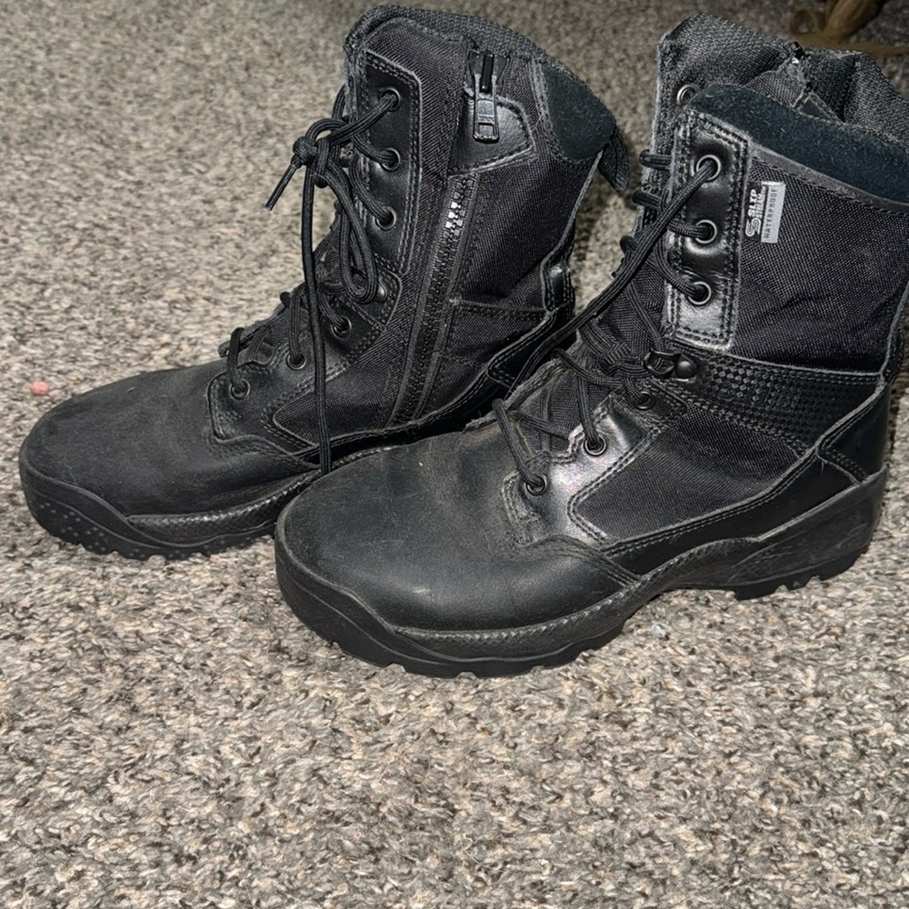 women’s combat boots